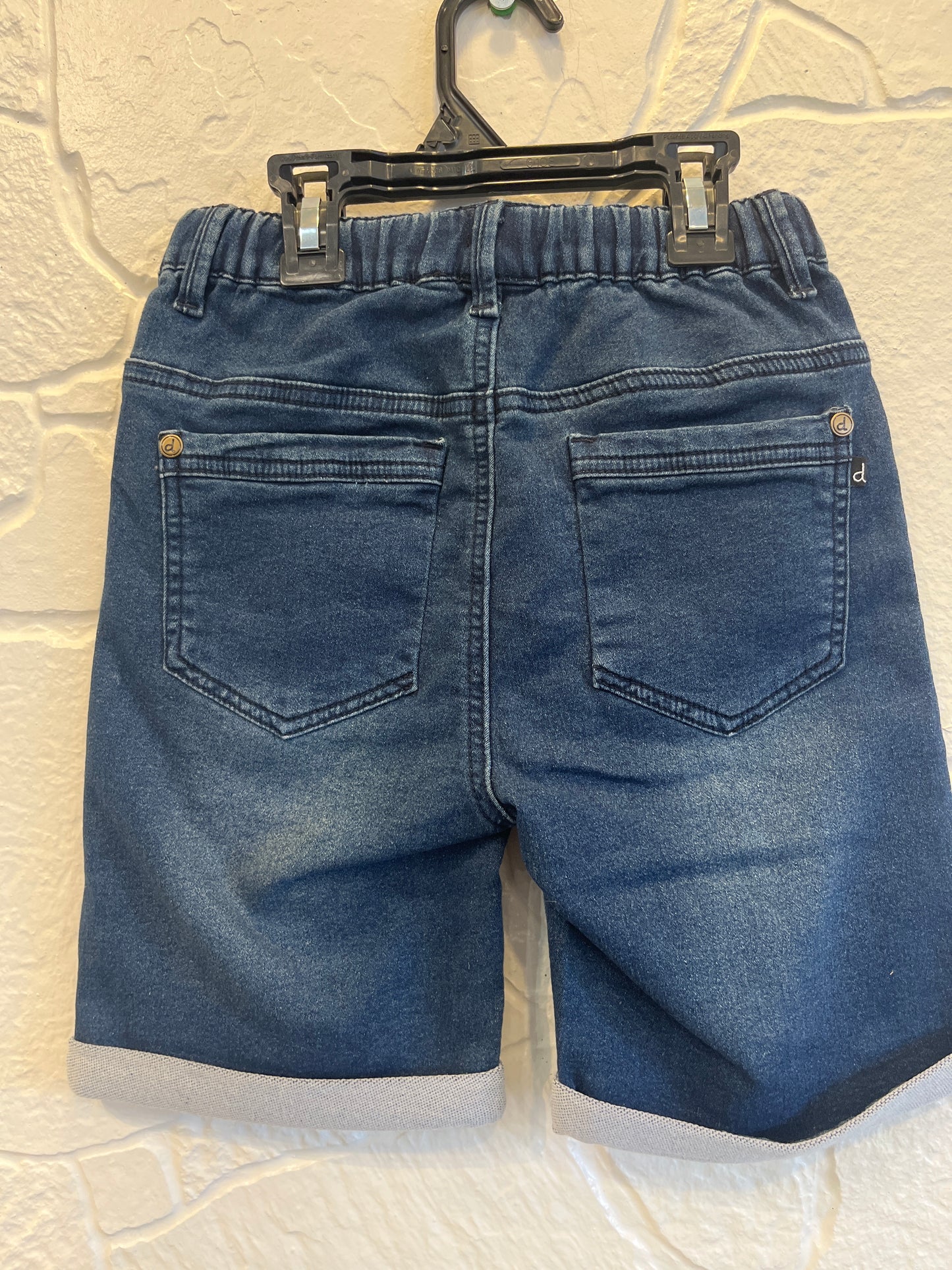 Deux. Size 8