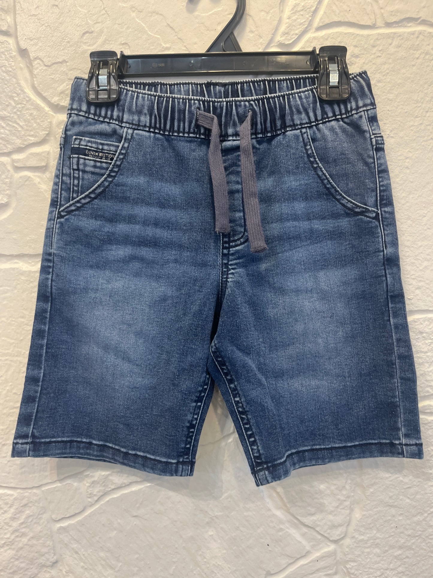 Nukutavake. Size 8