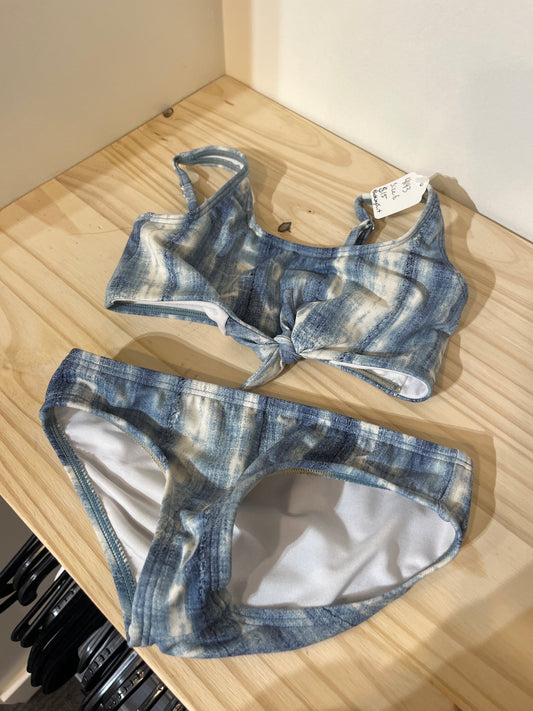 Swim suit. Size 6